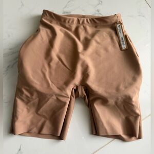 NWT skims body butt lifting shorts